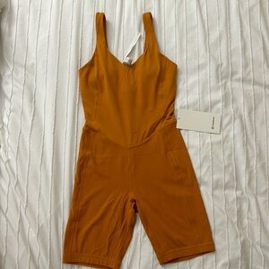 Brand new athletic Lululemon bodysuit - super cute ✨